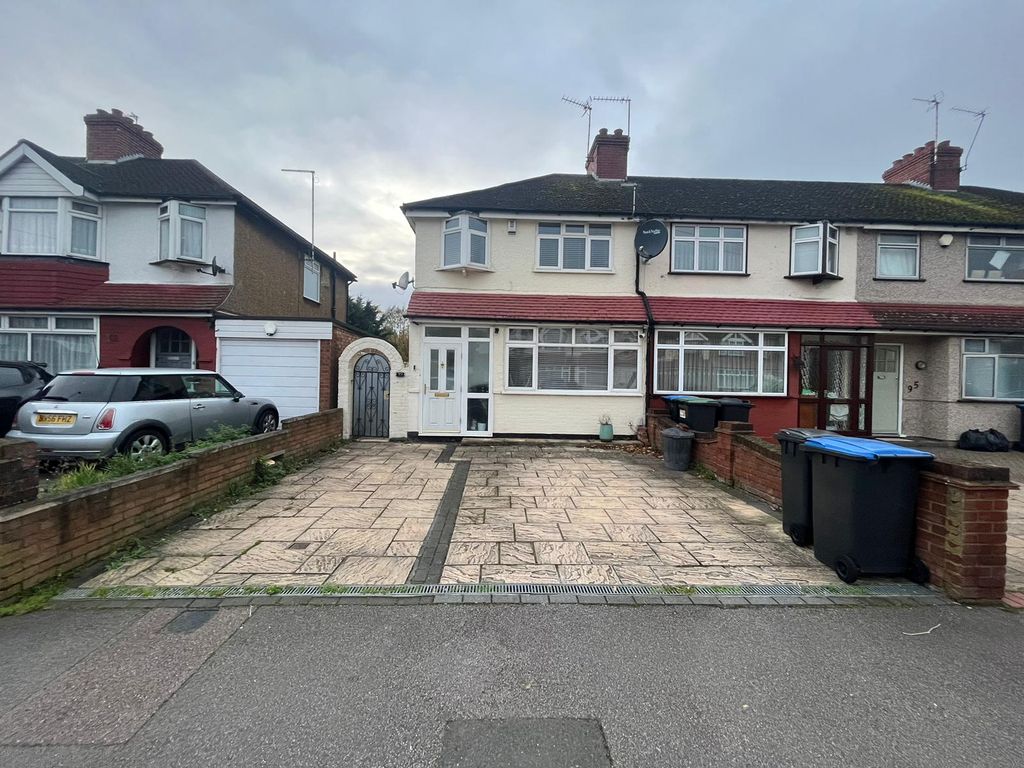 3 bed end terrace house for sale in Mapleton Crescent, Enfield EN3, £464,995 Zoopla
