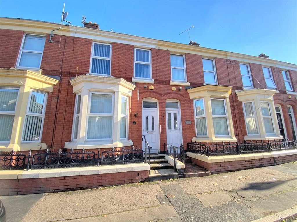 4 bed terraced house for sale in Albert Edward Road, Kensington