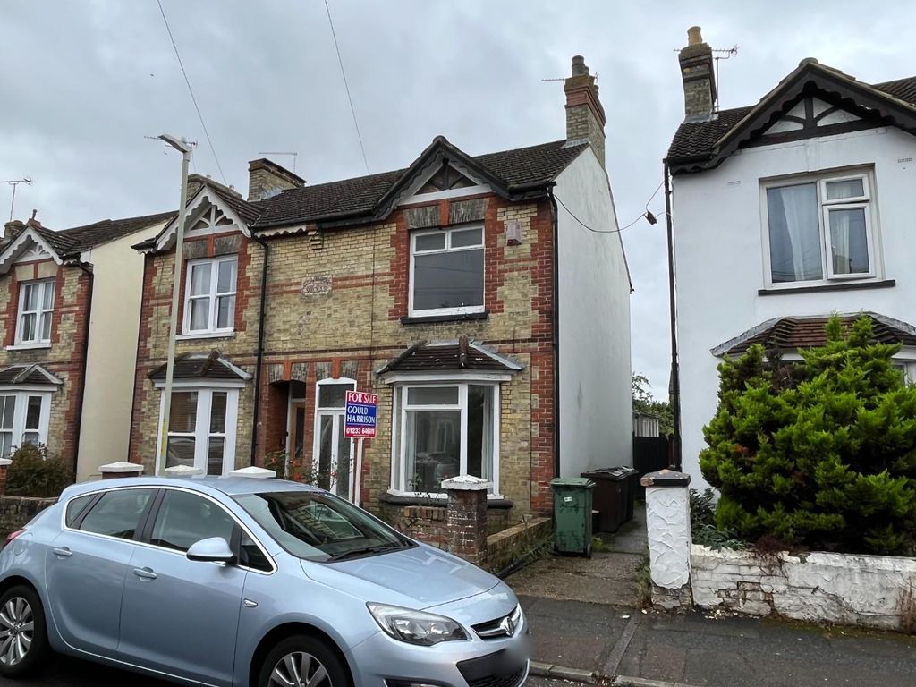 3 bed semidetached house for sale in Christchurch Road, Ashford TN23