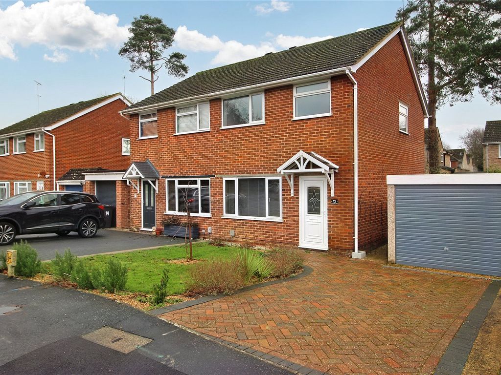 3 bed semidetached house for sale in Durnsford Avenue, Fleet GU52 Zoopla
