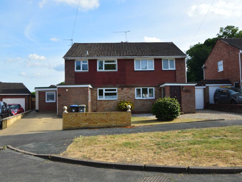 3 bed property to rent in Ongar Place, Row Town, Addlestone KT15 Zoopla
