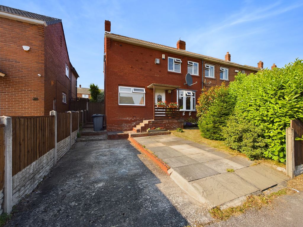 3 bed semidetached house for sale in Nussey Avenue, Birstall, Batley