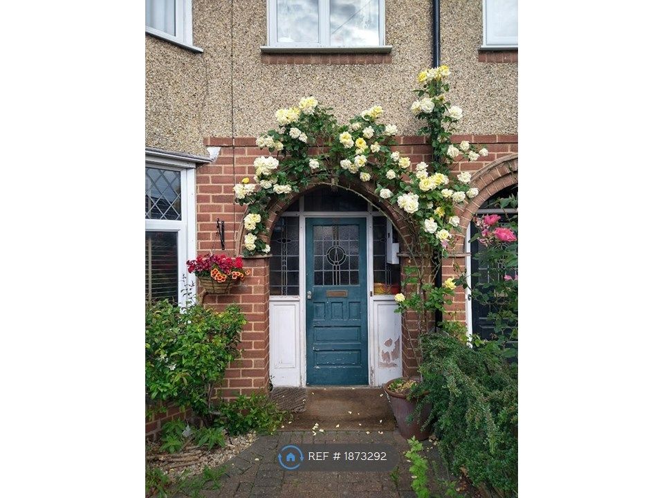 3 bed semidetached house to rent in Courtland Road, Oxford OX4, £2,000