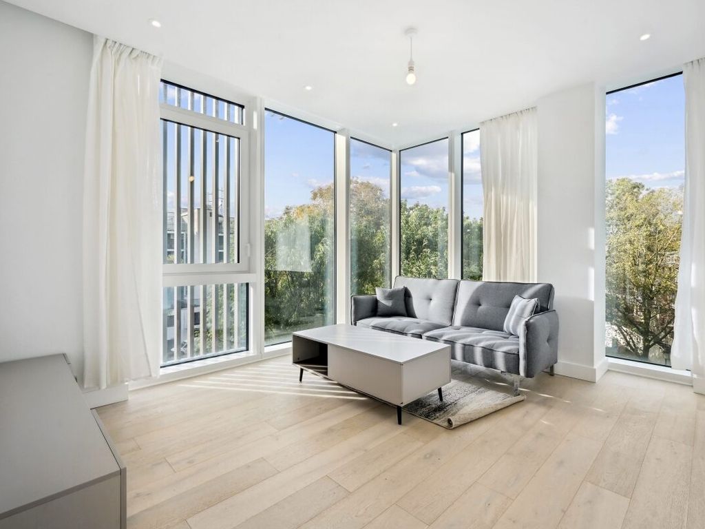 2 bed flat to rent in Grand Central Apartments, London NW1, £3,900 pcm