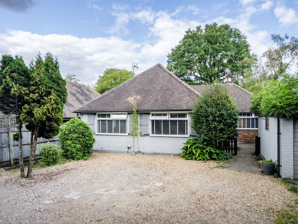 4 bed property for sale in Copthorne Road, Felbridge RH19, £650,000