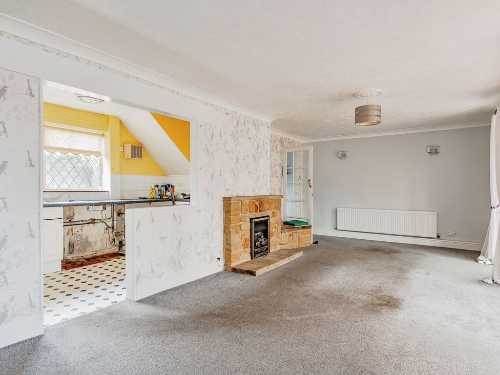 3 bed terraced house for sale in Raleigh Walk, Tilgate, Crawley RH10, £