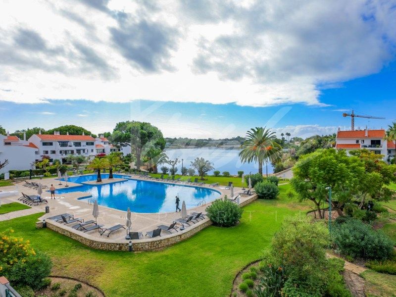 1 bed apartment for sale in Quinta Do Lago, Almancil, Loulé, £700,230