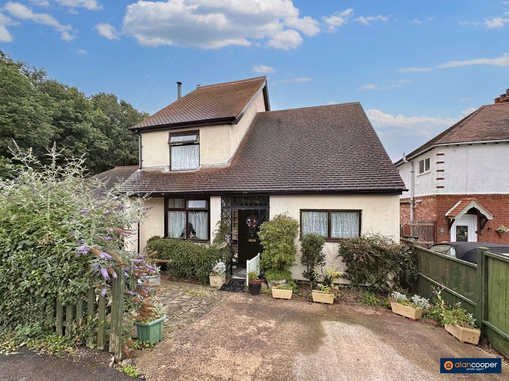 3 bed detached house for sale in Oldbury Road, Hartshill, Nuneaton CV10