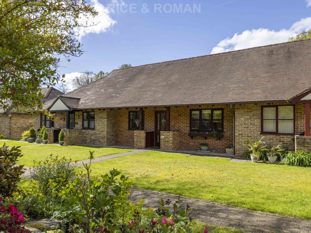 2 bed bungalow for sale in Bagshot Road, Ascot SL5, £315,000 Zoopla