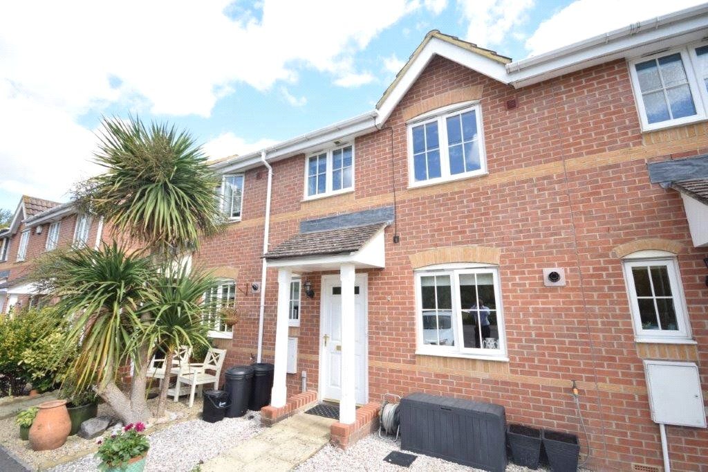 3 bed terraced house to rent in Howell Close, Arborfield, Reading