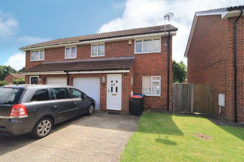 3 bed semidetached house for sale in Syon Gardens, Newport Pagnell