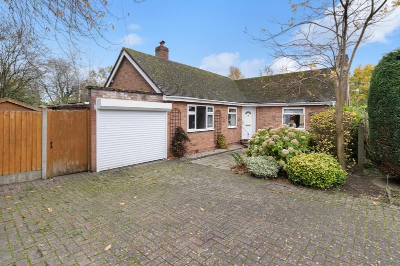 3 bed bungalow for sale in 5 Park Close, Malvern, Worcestershire WR14