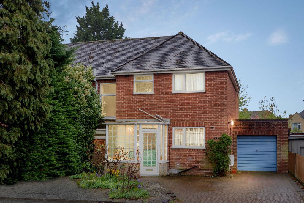 3 bed semidetached house for sale in Shepherds Lane, Guildford GU2