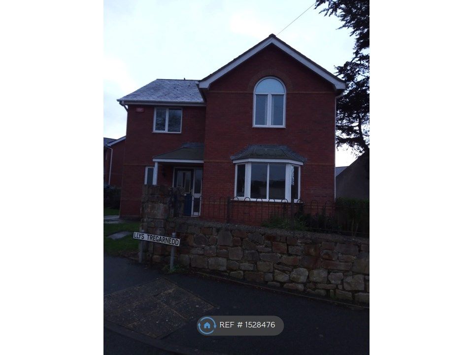 4 bed detached house to rent in Llys Tregarnedd, Llangefni LL77, £1,100