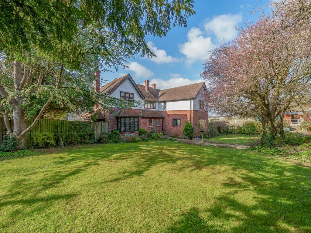 4 bed equestrian property for sale in Black Robin Lane, Kingston