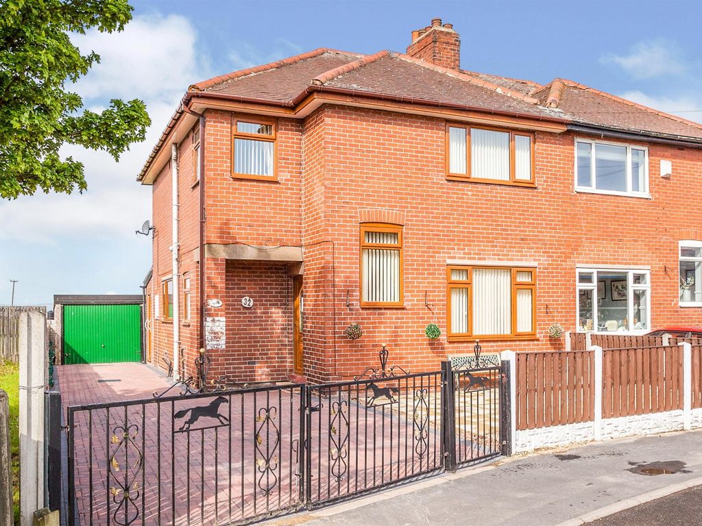 4 bed semidetached house for sale in Westfield Crescent, Ryhill