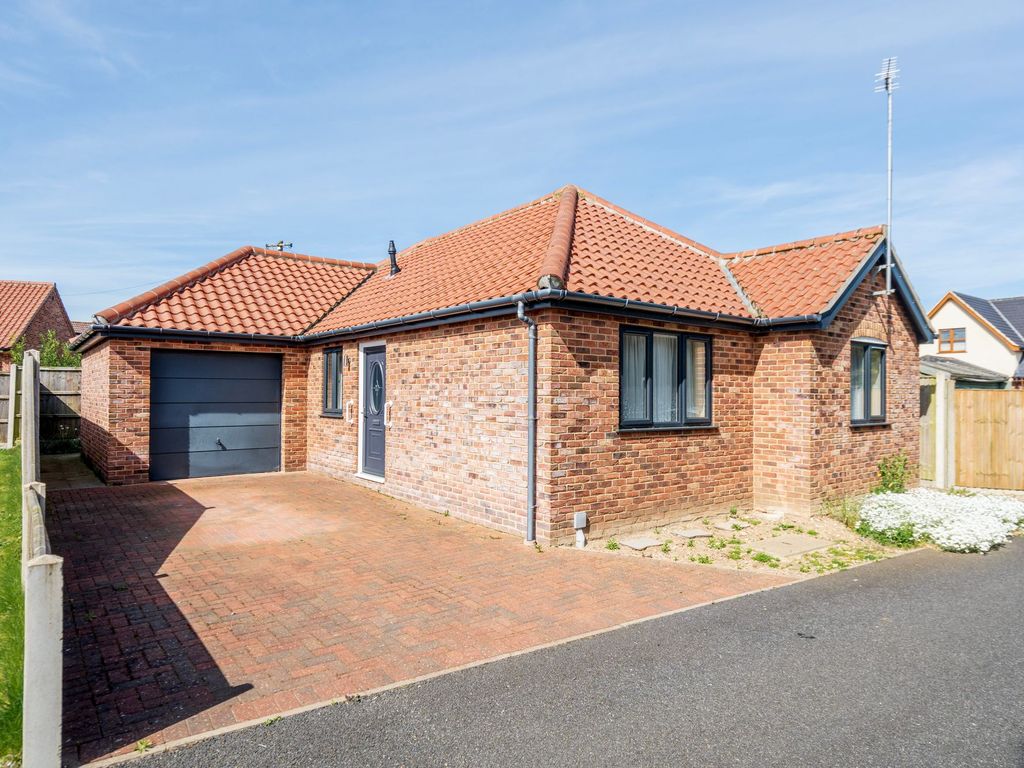 3 bed detached bungalow for sale in Greenacre, Yarmouth Road, Ormesby, Great Yarmouth NR29, £