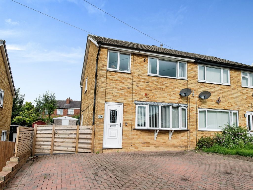 3 bed semidetached house for sale in Hall Park Orchards, Kippax, Leeds
