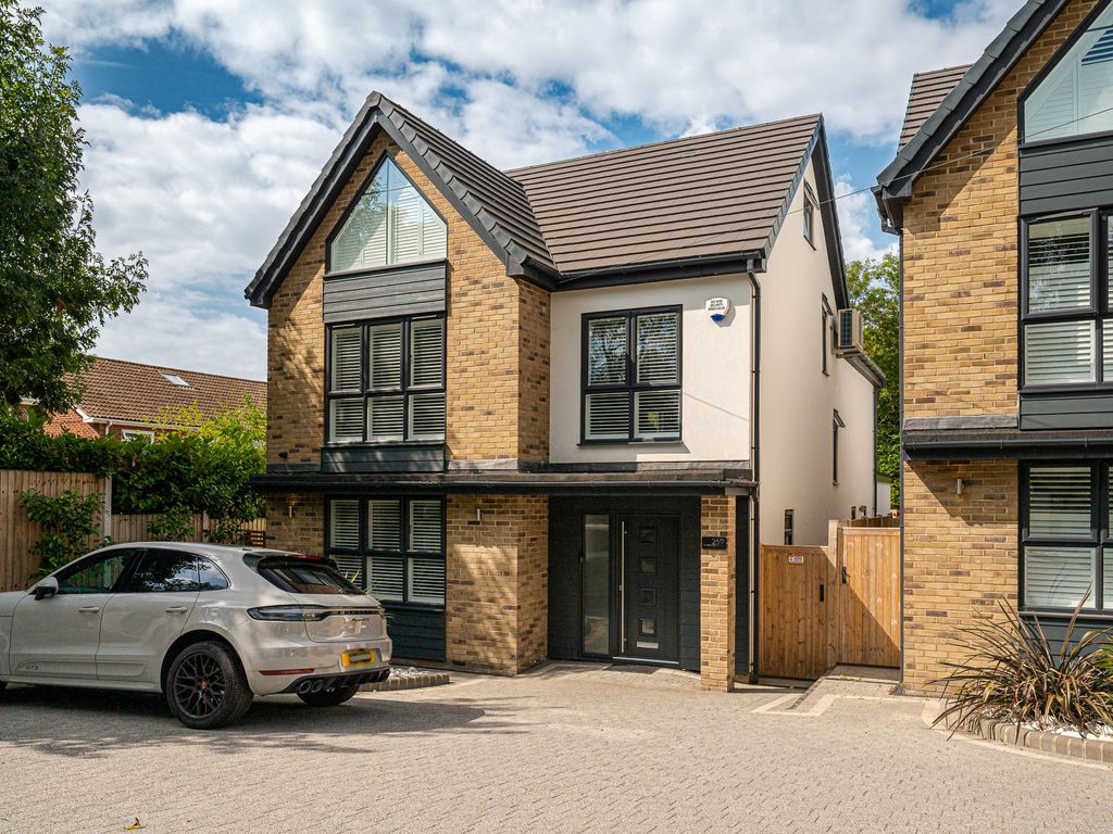 5 bed detached house for sale in Rayleigh Road, Benfleet, Essex SS7