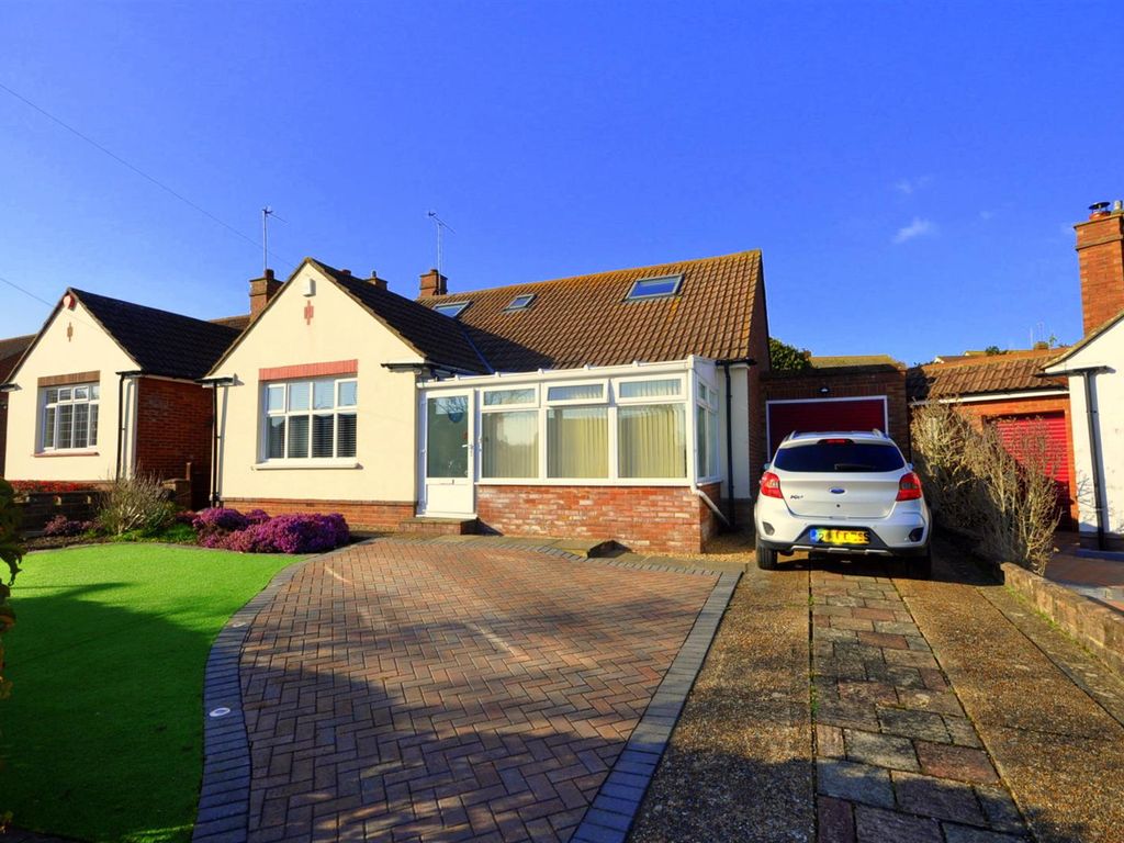3 bed detached bungalow for sale in Amberley Road, West Hampden Park