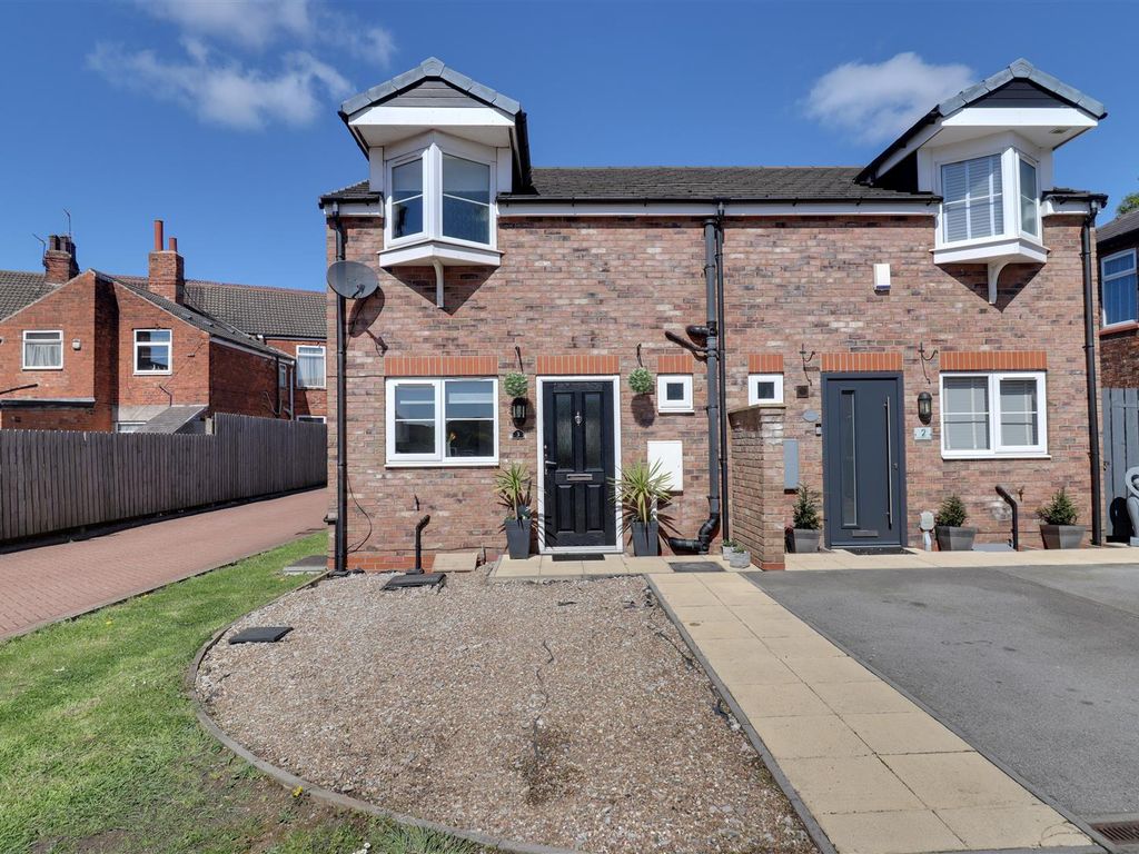 2 bed semidetached house for sale in Trafalgar Close, Hessle HU13, £