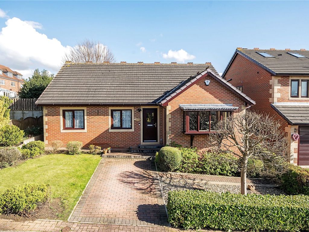 4 bed bungalow for sale in Oakhall Park, Crigglestone, Wakefield, West