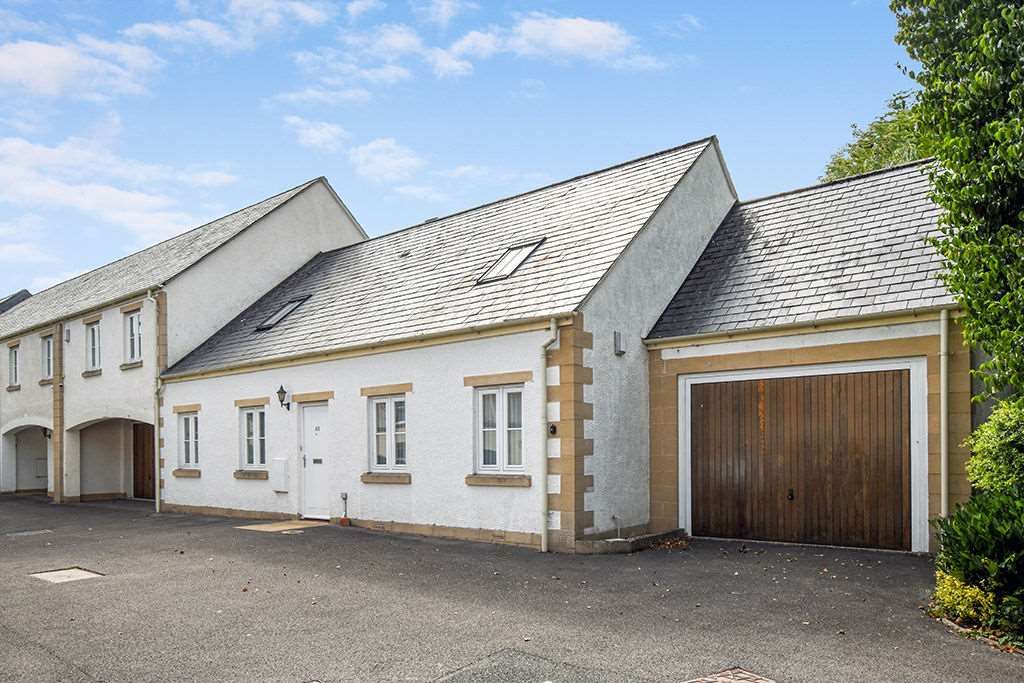 4 bed end terrace house for sale in Chesterton Lane, Cirencester GL7