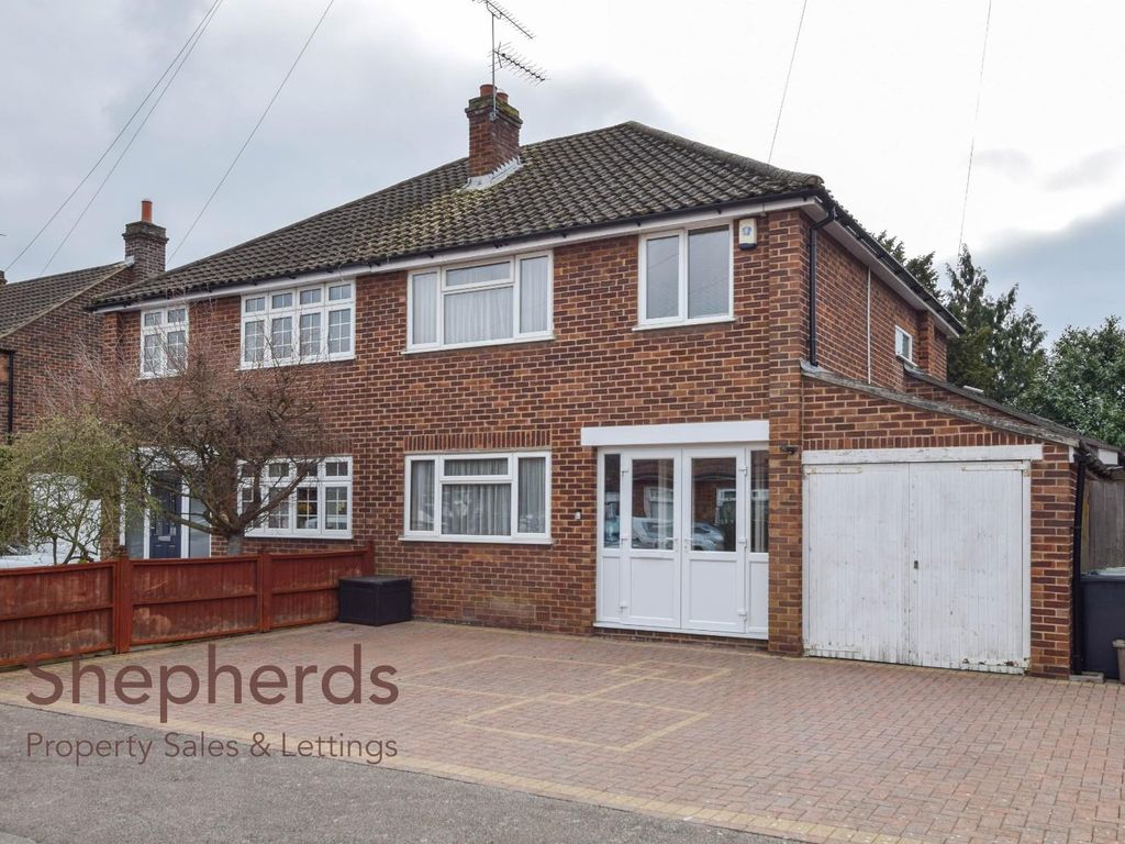 4 bed semidetached house for sale in Sandon Road, Cheshunt, Waltham Cross EN8 Zoopla