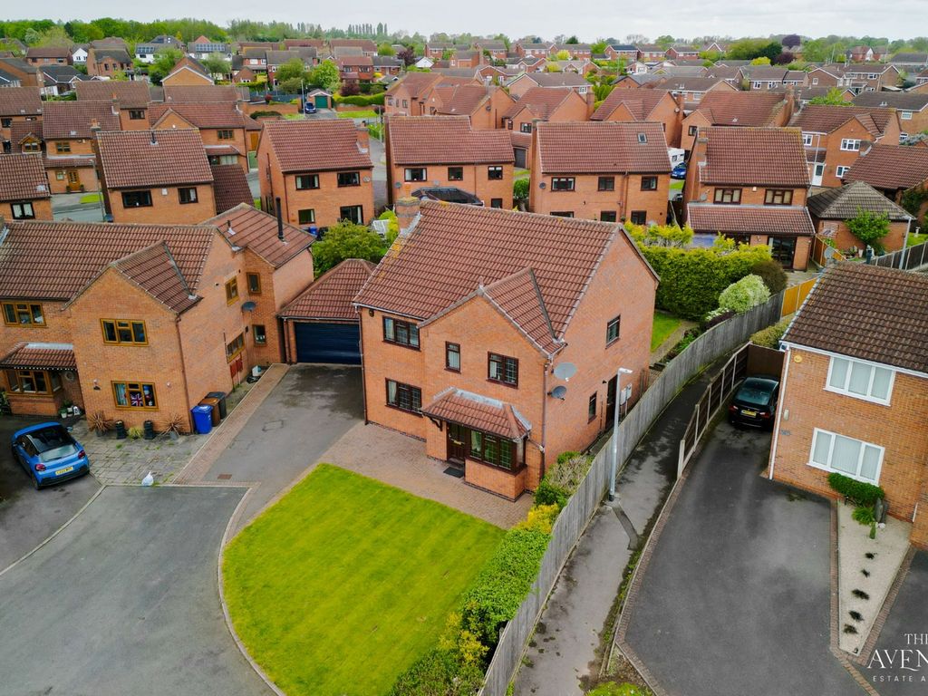 4 bed detached house for sale in Faraday Avenue, Stretton, BurtonOn