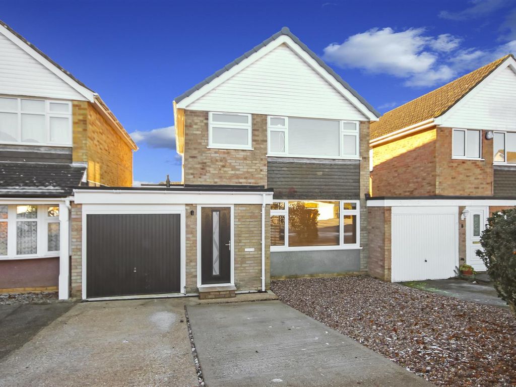 3 bed detached house to rent in Bradshaw Way, Irchester, Wellingborough