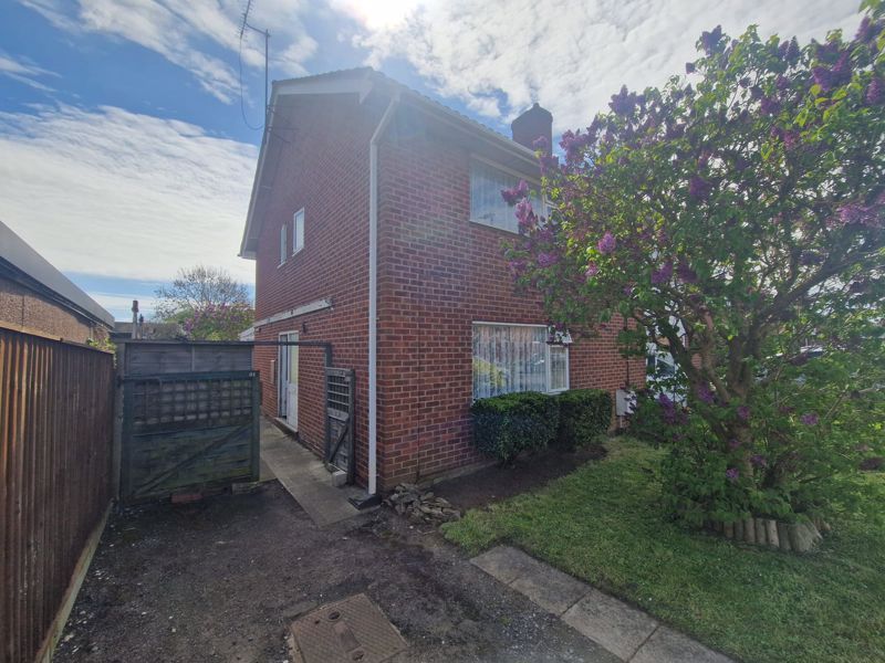 3 bed semidetached house for sale in Marleyfield Way, Churchdown