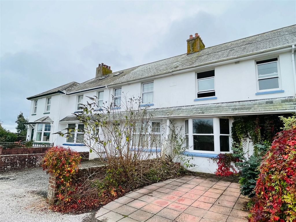 3 bed terraced house for sale in The Mount, Higher Furzeham Road