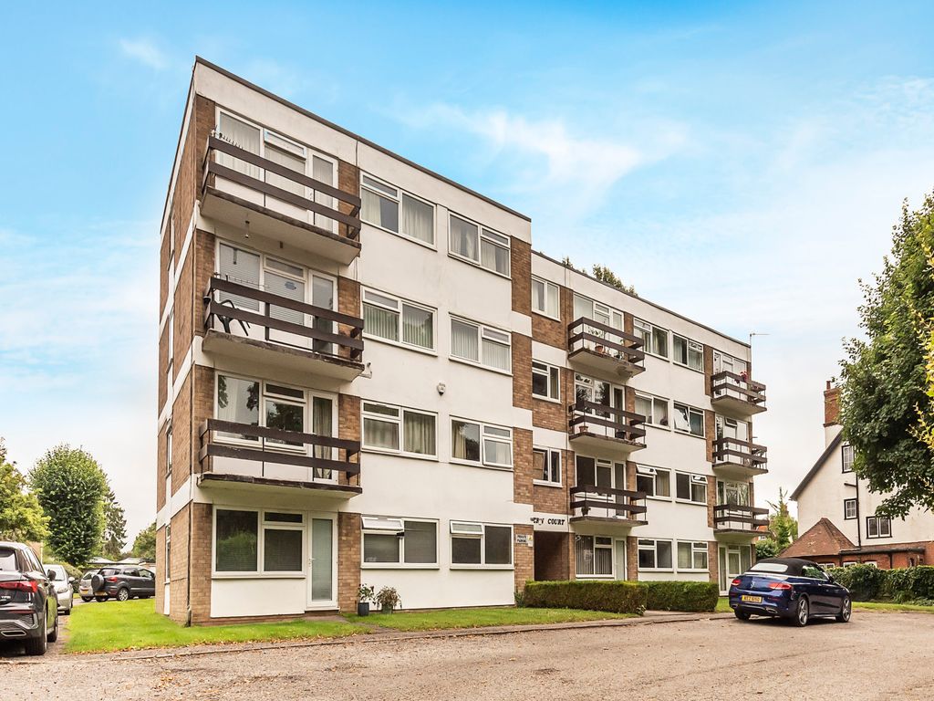 2 bed flat for sale in Milton Road, Harpenden, Hertfordshire AL5, £