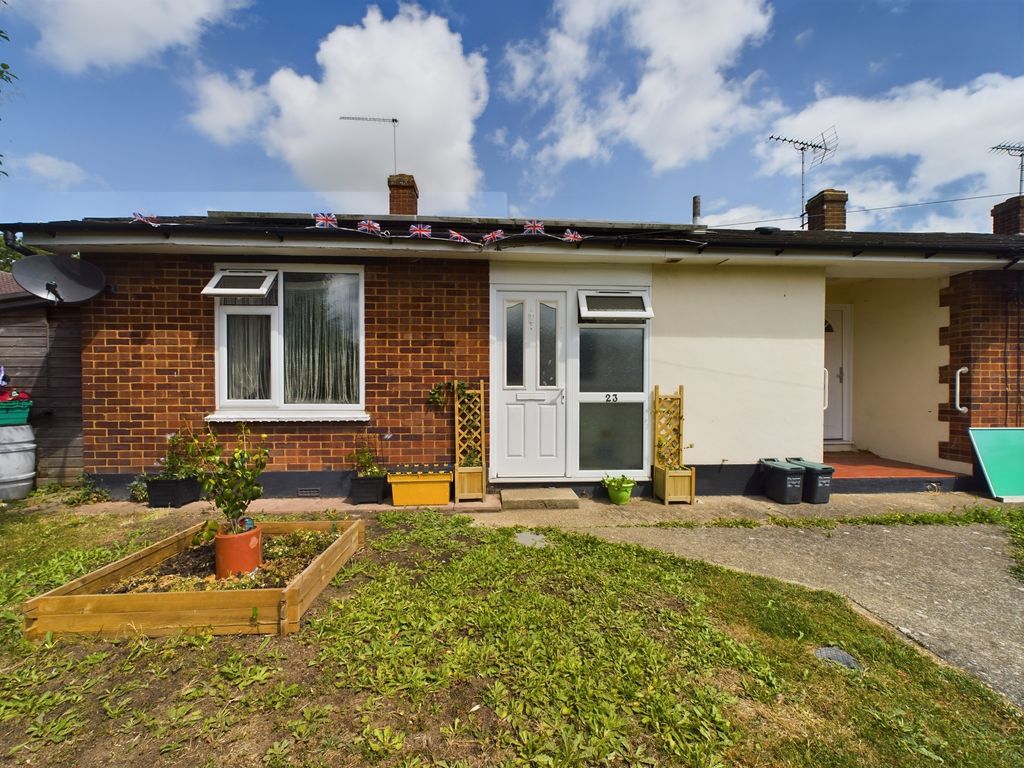 1 bed terraced bungalow for sale in Willow Close, Canvey Island SS8