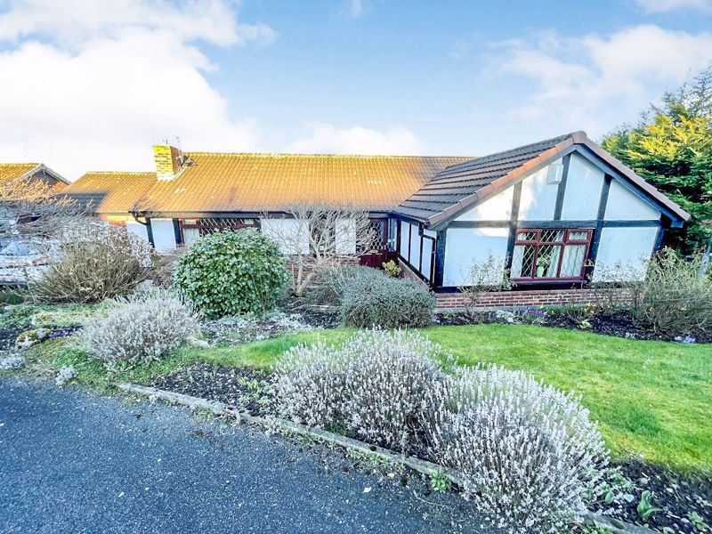 3 bed detached bungalow for sale in Leigh Close, Tottington, Bury BL8