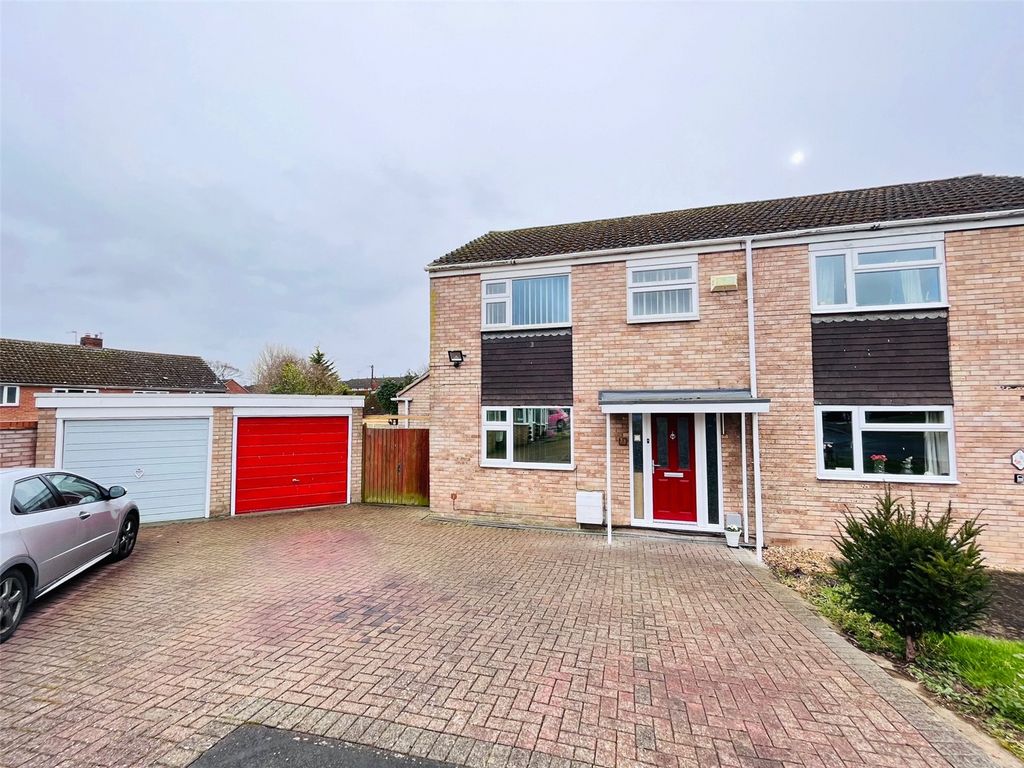 3 bed semidetached house for sale in Derwent Avenue, Shrewsbury