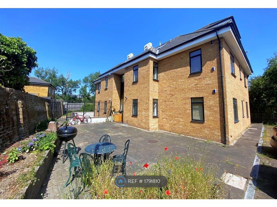 2 bed flat to rent in East Gardens, Colliers Wood SW17 Zoopla