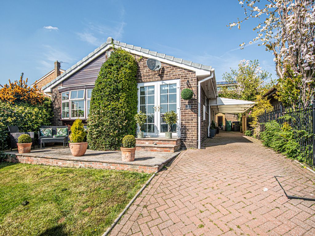 4 bed detached bungalow for sale in Grampian Close, Shelley