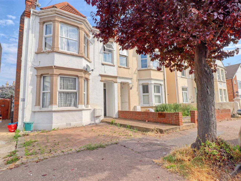 2 bed flat for sale in Page Road, ClactonOnSea CO15, £115,000 Zoopla