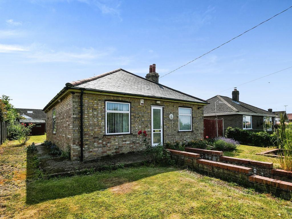 3 bed detached bungalow for sale in West End, Hilgay, Downham Market