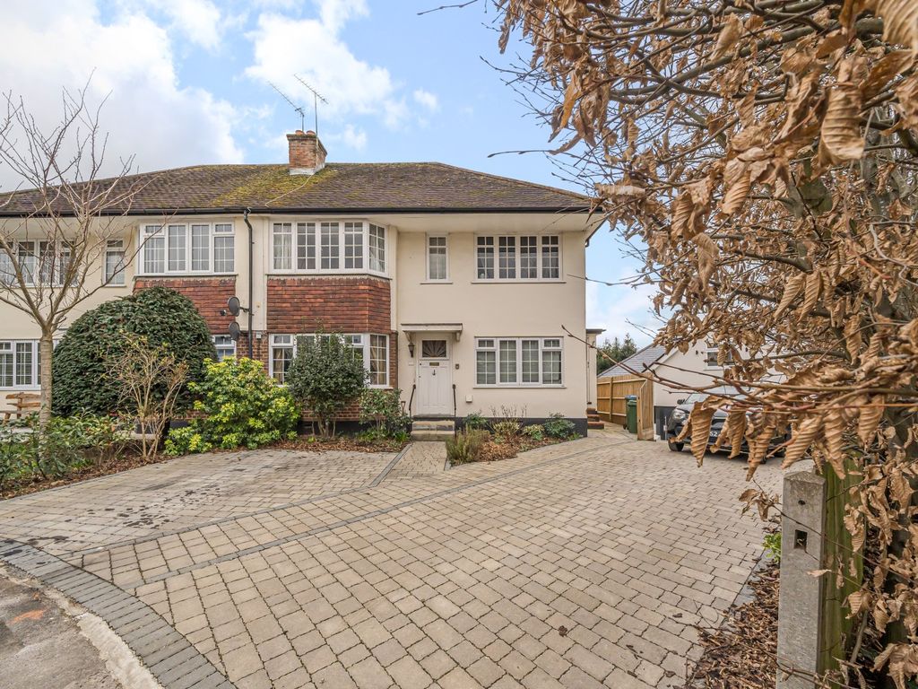 2 bed for sale in Castleview Road, Weybridge KT13 Zoopla