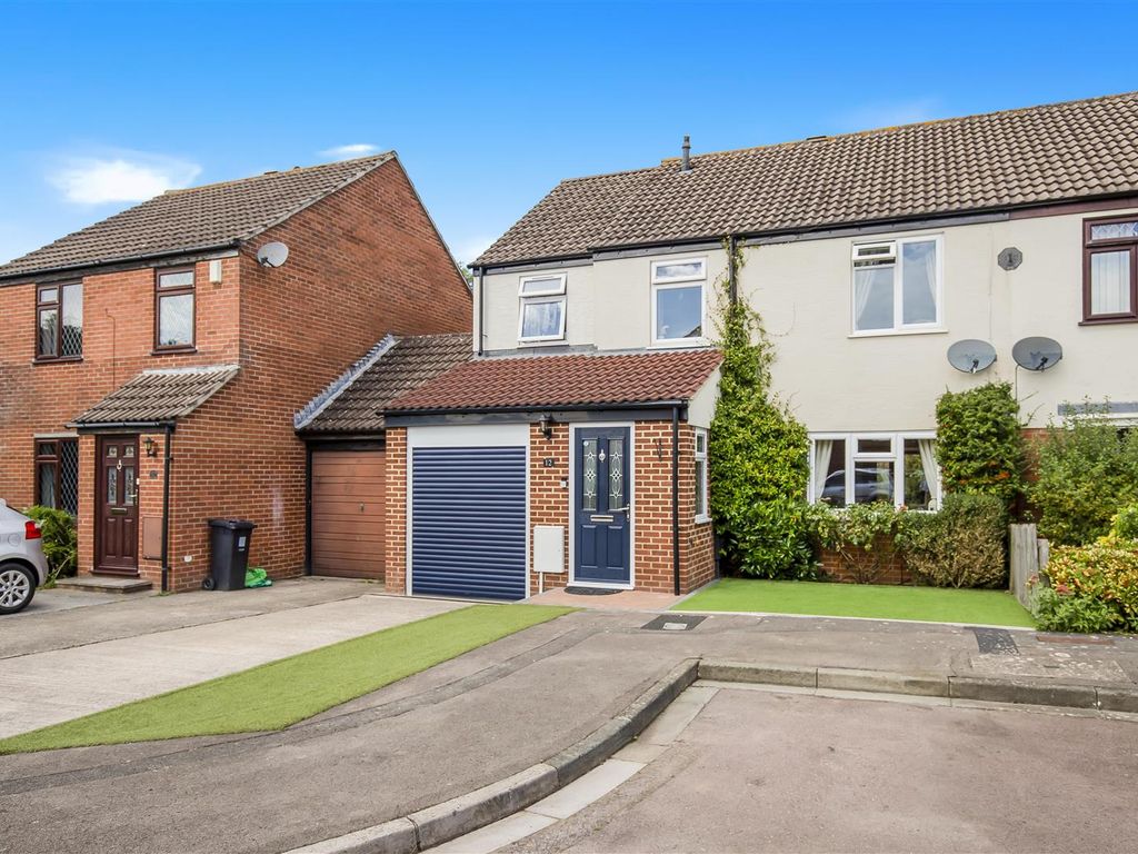 4 bed property for sale in Ullswater Close, Yate, Bristol BS37, £