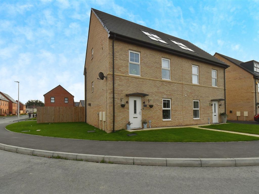 4 bed semidetached house for sale in Imperial Way, Hull HU9, £220,000