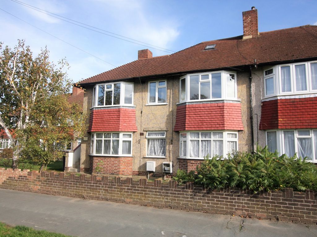 Carlingford Gardens, Mitcham CR4  