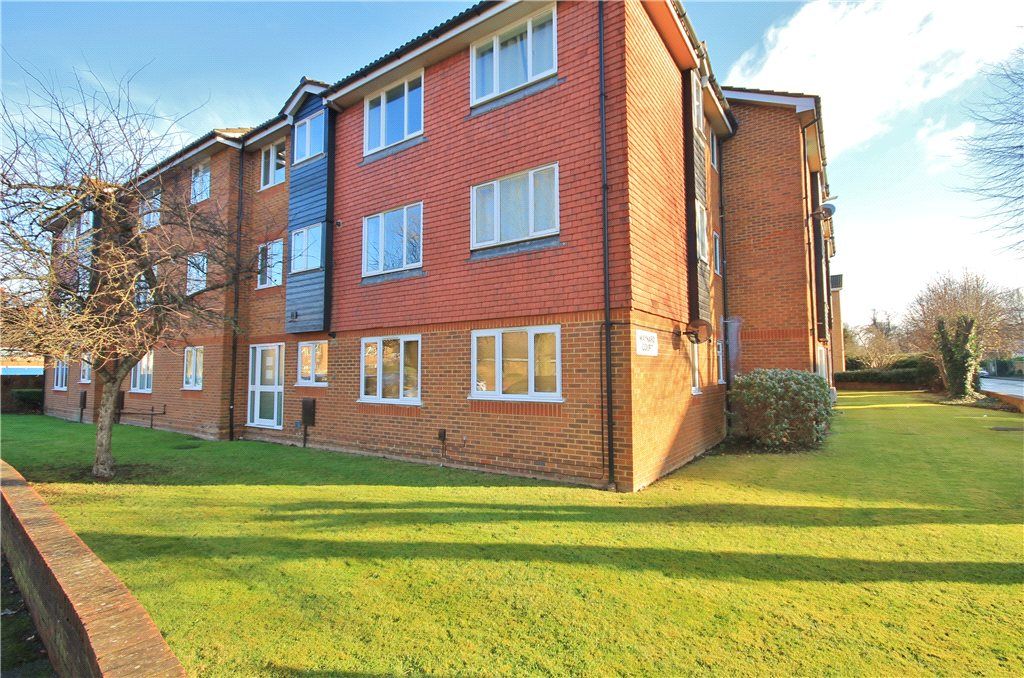 1 bed flat to rent in Rosefield Road, StainesUponThames, Surrey TW18