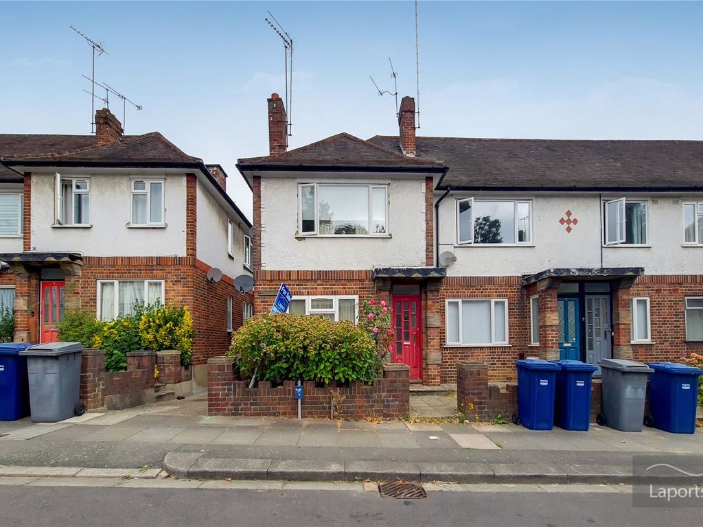 2 bed flat to rent in Squires Court, Abingdon Road, London, Greater