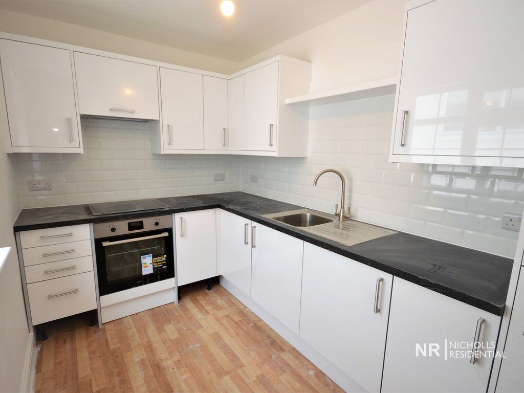 2 bed flat to rent in High Street, Epsom, Surrey. KT19 Zoopla