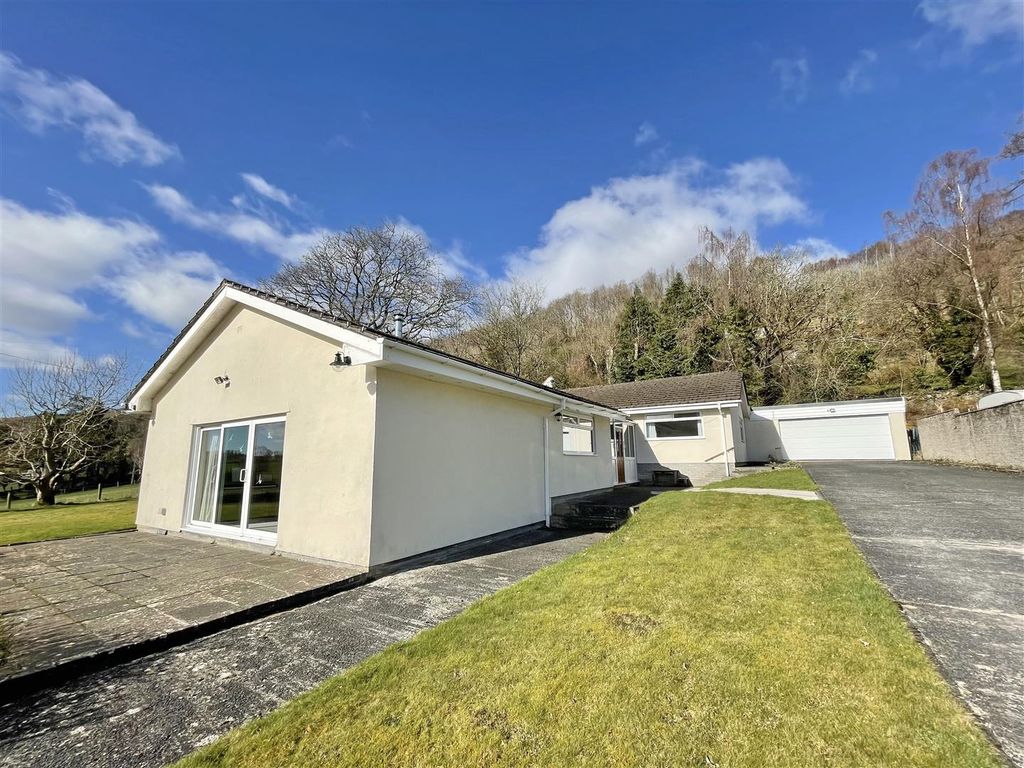 4 bed detached bungalow for sale in Goginan, Aberystwyth SY23 Zoopla
