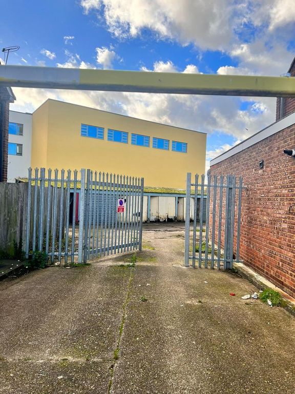 Commercial property for sale in The Green, Slough SL1, £100,000 Zoopla