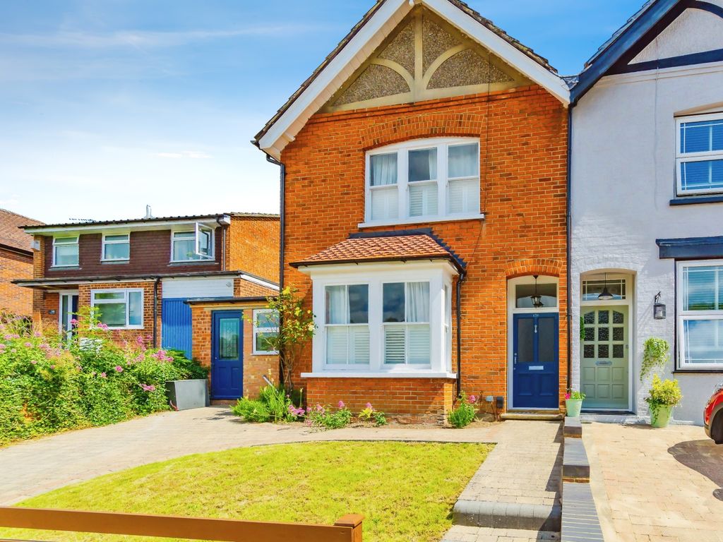 3 bed semidetached house for sale in Croydon Road, Caterham, Surrey